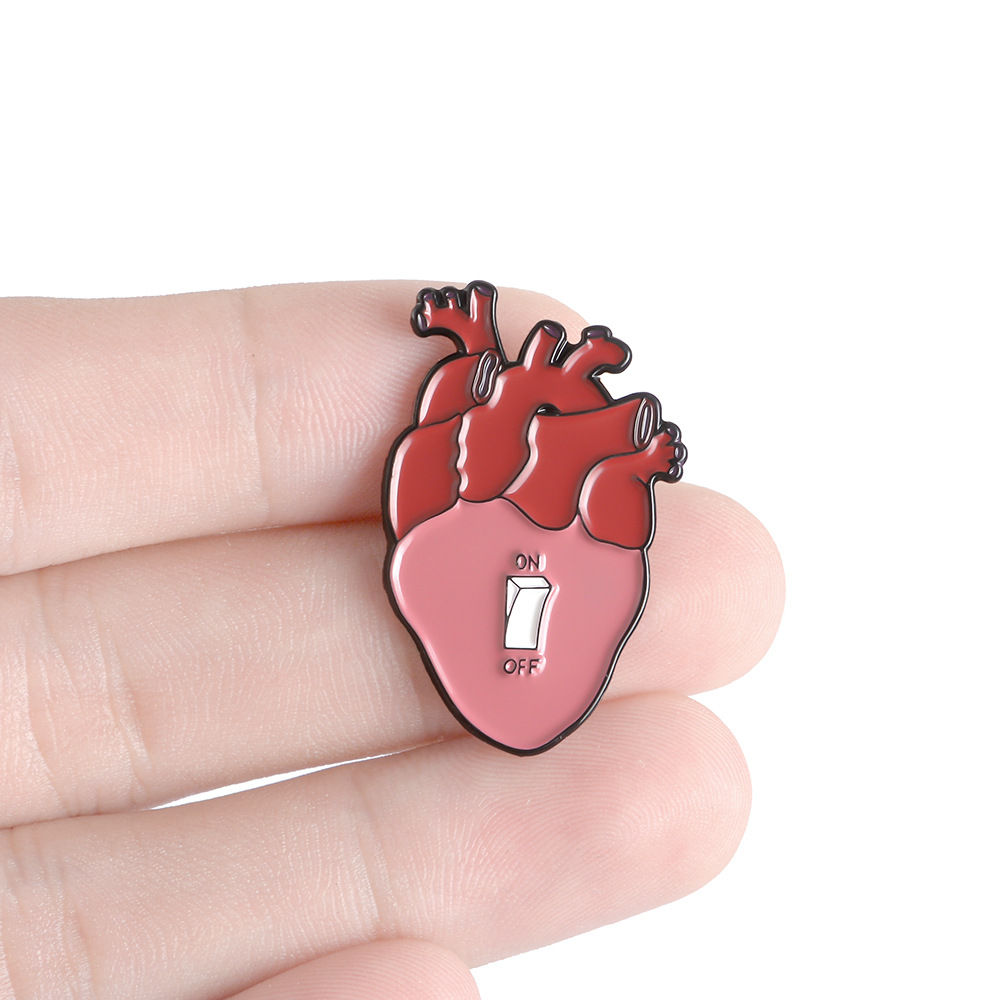 Anatomical Heart Enamel Pin Br - Medical Label recension och pris